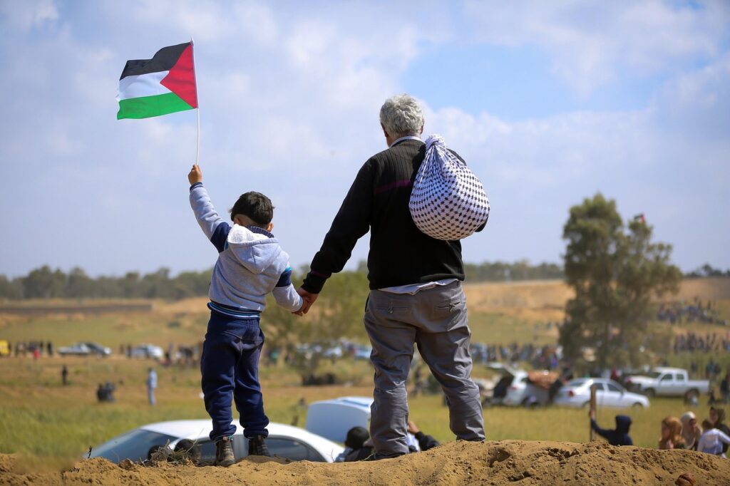 Gaza looting crisis grows amid hunger and airstrikes