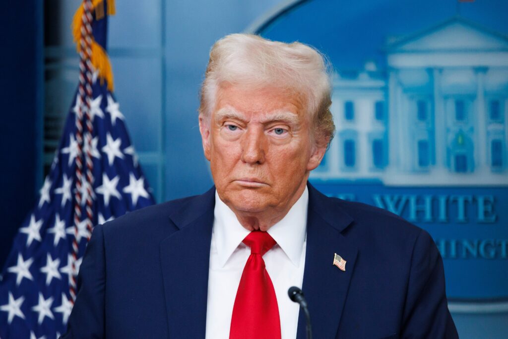 Trump Reaffirms Support for Fed Chair While Promising Softer Approach to China Trade Talks