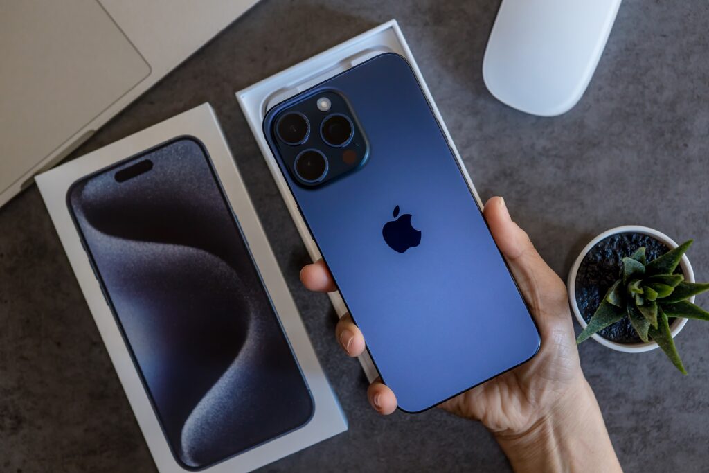Making iPhones in the U.S. Could Turn Them Into $3,500 Status Symbols, Analyst Warns