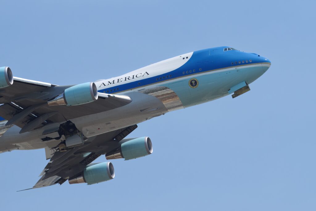 Qatar Offers Trump Luxury Jet – Critics Allege Bribery and Constitutional Violations